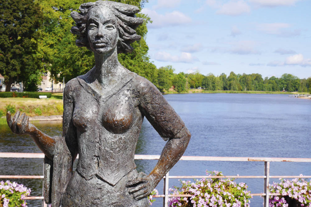 Sola I Karlstad Statue