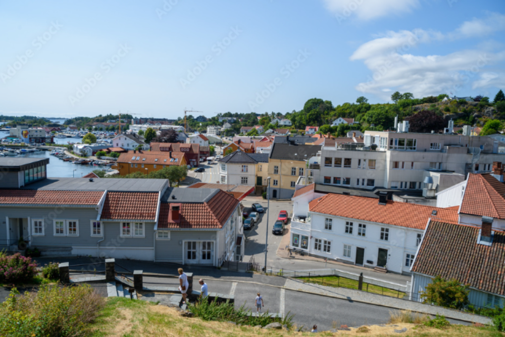 Grimstad has a rich scholarly history, quite connected with the renowned writer Henrik Ibsen, who worked there as an understudy drug specialist.