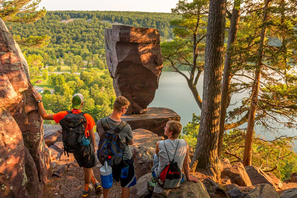 Hiking in Devil’s Lake State Park