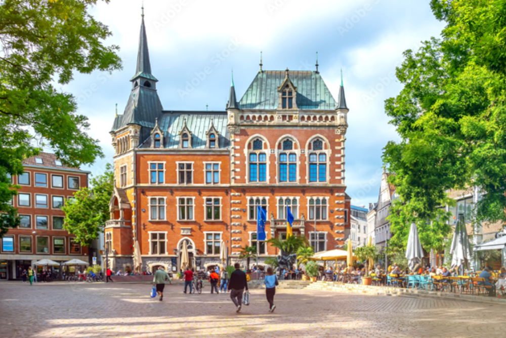 Oldenburg’s Historic Town Hall and Market Square