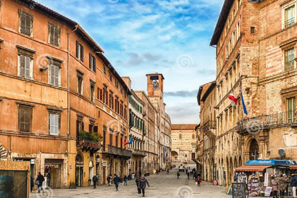 Stroll along Corso Vannucci