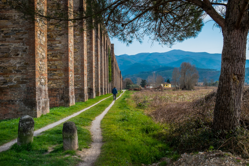 Walk the Aqueduct Path (Via dell'Acquedotto)