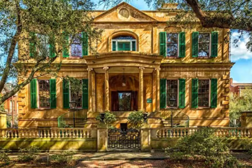 The Owens-Thomas House & Slave Quarters