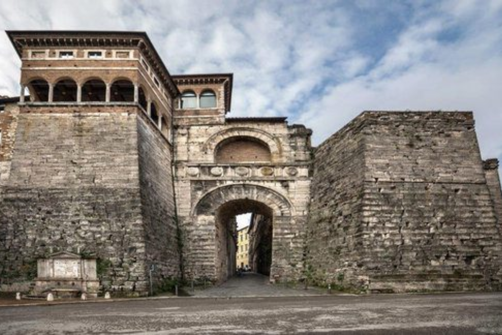 Discover the Etruscan Arch (Arco Etrusco)