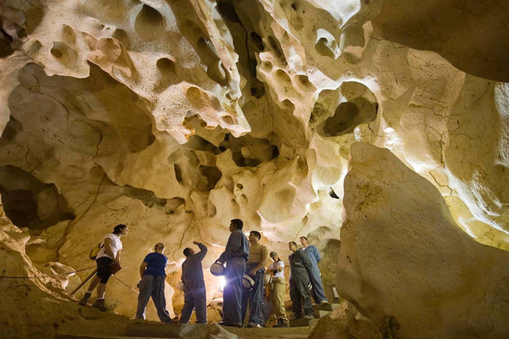 Caving in Cueva del Puerto