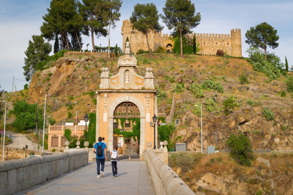 Visit the Puente de Alcantara