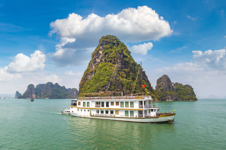 Romantic Boat Tours in Ha Long Bay: A Honeymooner’s Dream