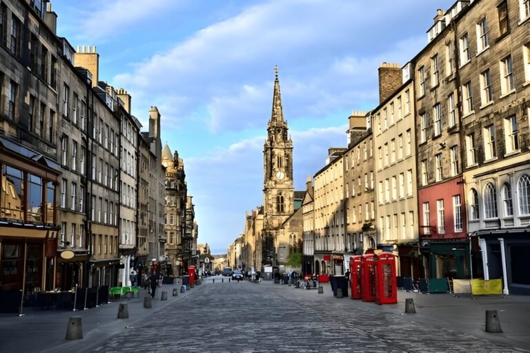 The Royal Mile: History and Hidden Gems in Edinburgh