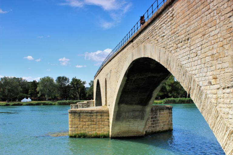 Exploring the Historic Sites of Avignon: A Traveler’s Guide