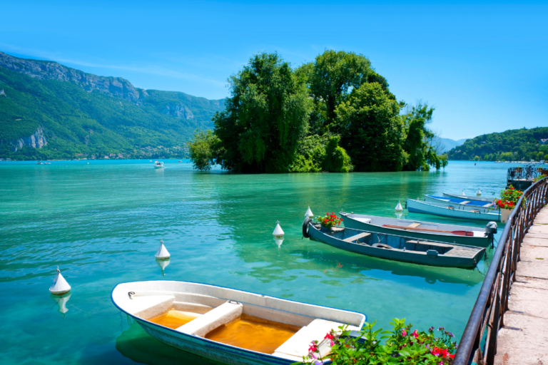 Top 5 Austrian Lakes for a Peaceful Escape