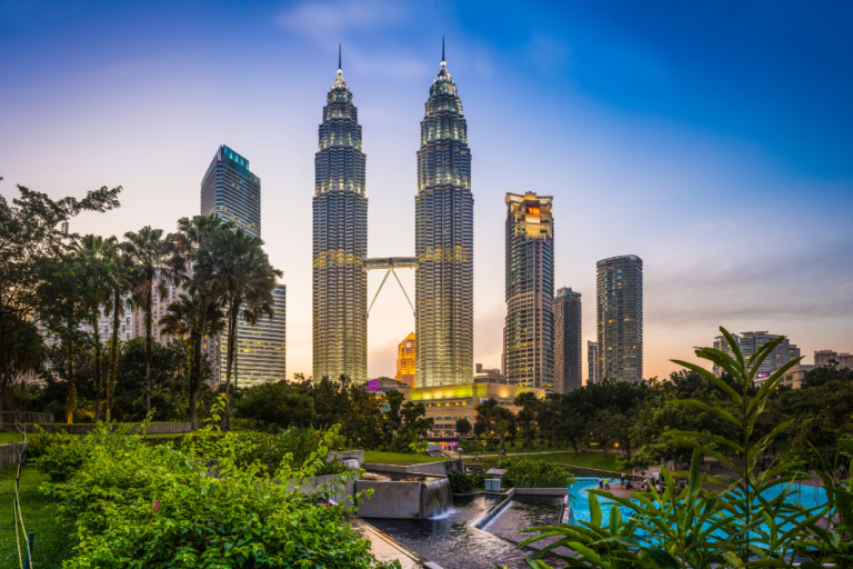 Experiencing the Vibrant Nightlife of Kuala Lumpur