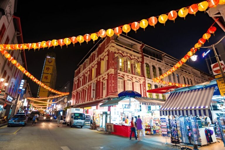 Exploring Singapore’s Most Enchanting Night Markets and Shopping Streets