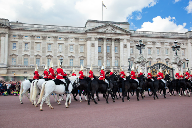 How to See the Changing of the Guard at Buckingham Palace